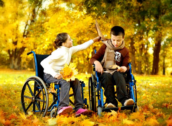 Дети в инвалидных колясках