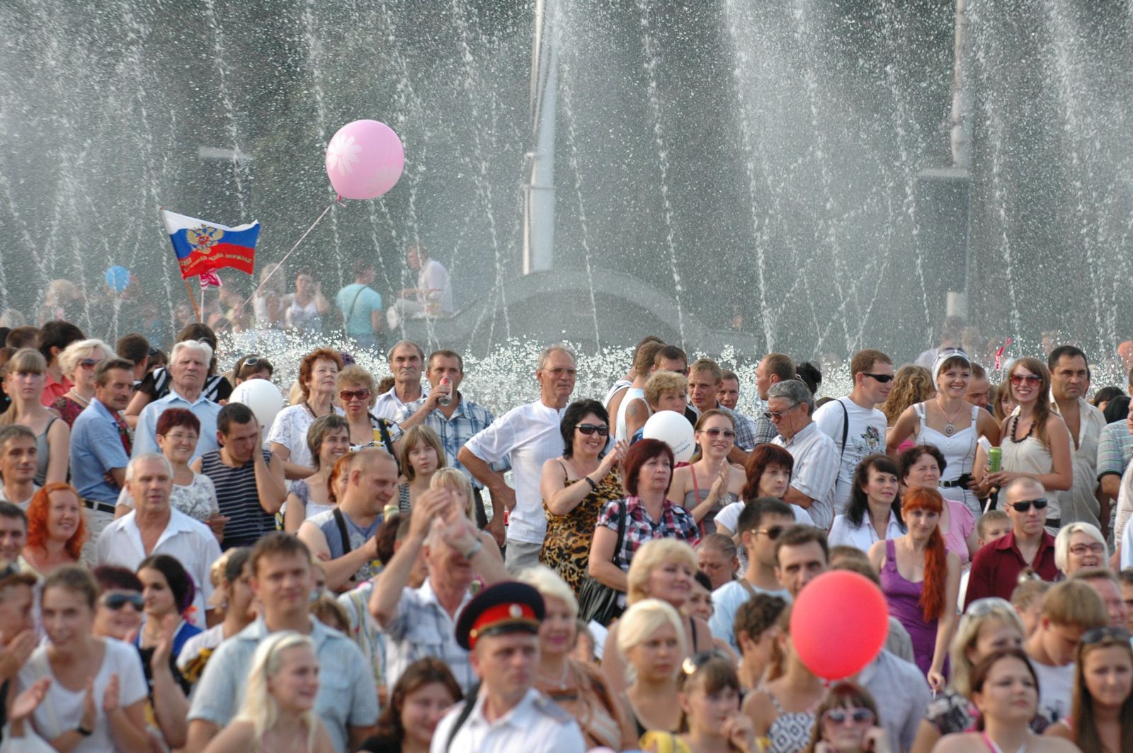 Какие массовые мероприятия. Массовые мероприятия. День России в Самаре. Массовые мероприятия картинки. Картинки про массовые праздники.